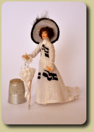 CDHM and IGMA Artisan Diane Yunnie creates 1/2 scale dollhouse dressed dolls