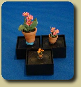 CDHM Martie Tyler creates 1/12, 1/24, and 144 scale dollhouse flowers and landscape for dollhouse miniatures