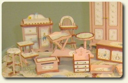 CDHM artisans Valbuena Miniaturas, miniature hand painted dollhouse furniture