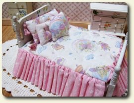 CDHM artisan Rose-ellen Horan dollhouse miniature bedding, bedspread and pillows 1:12 scale