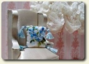 CDHM artisan Rose-ellen Horan dollhouse miniature pillows, yoyo bedding, bedspread and pillows 1:12 scale