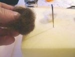 Take the brown wool fiber to make the belly